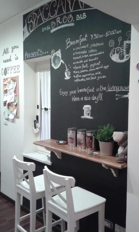 Spaccanapoli Bros. B&B Екстериор снимка